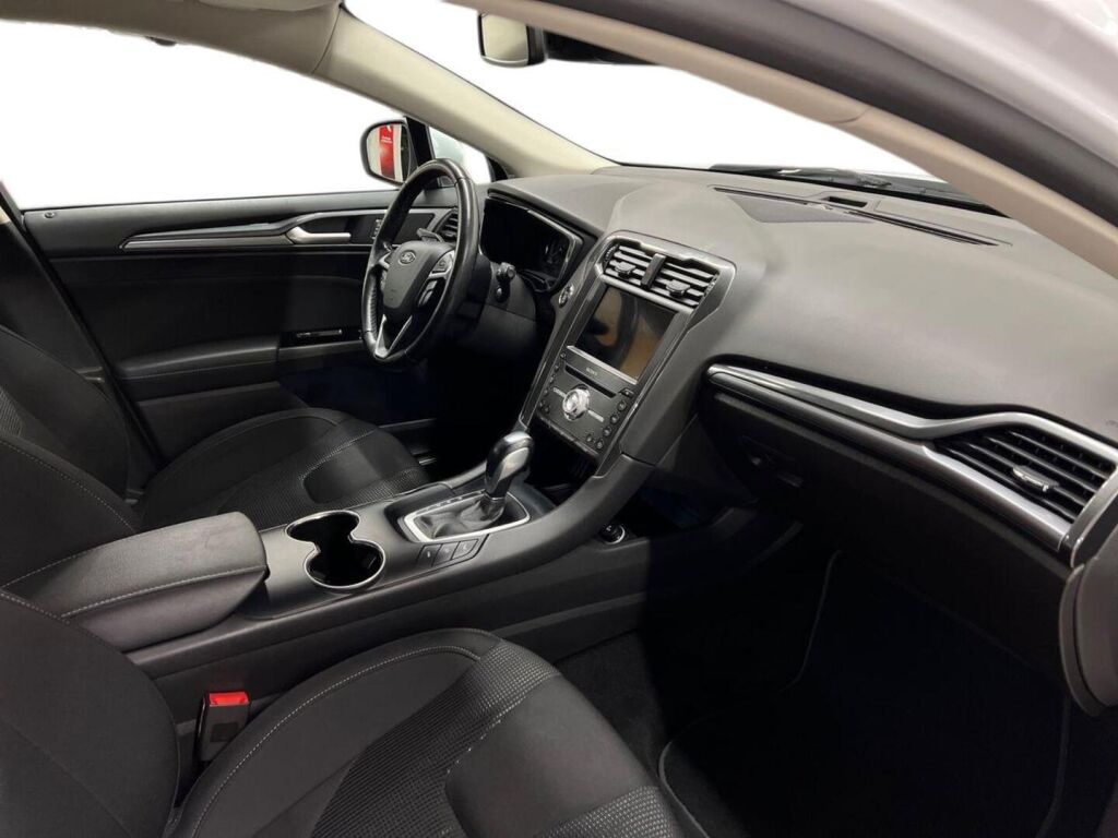 Ford Mondeo 2021 Valkoinen