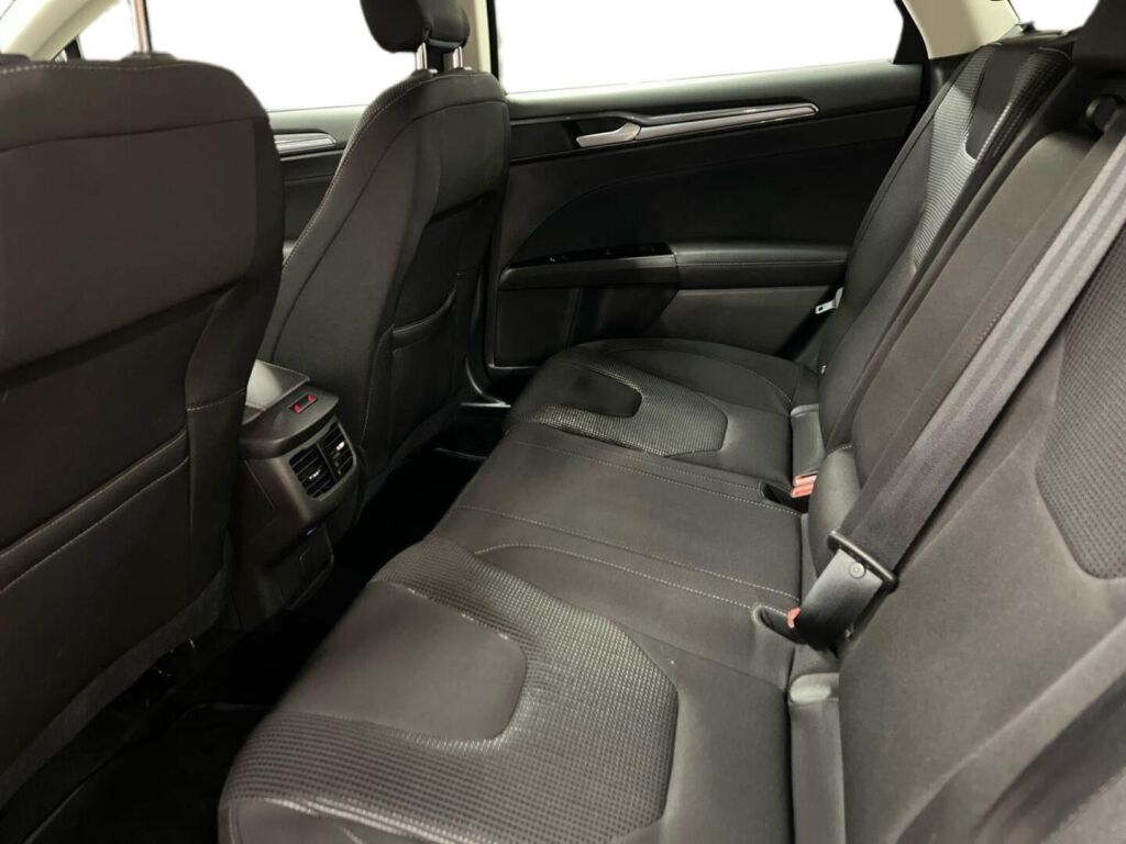 Ford Mondeo 2021 Valkoinen