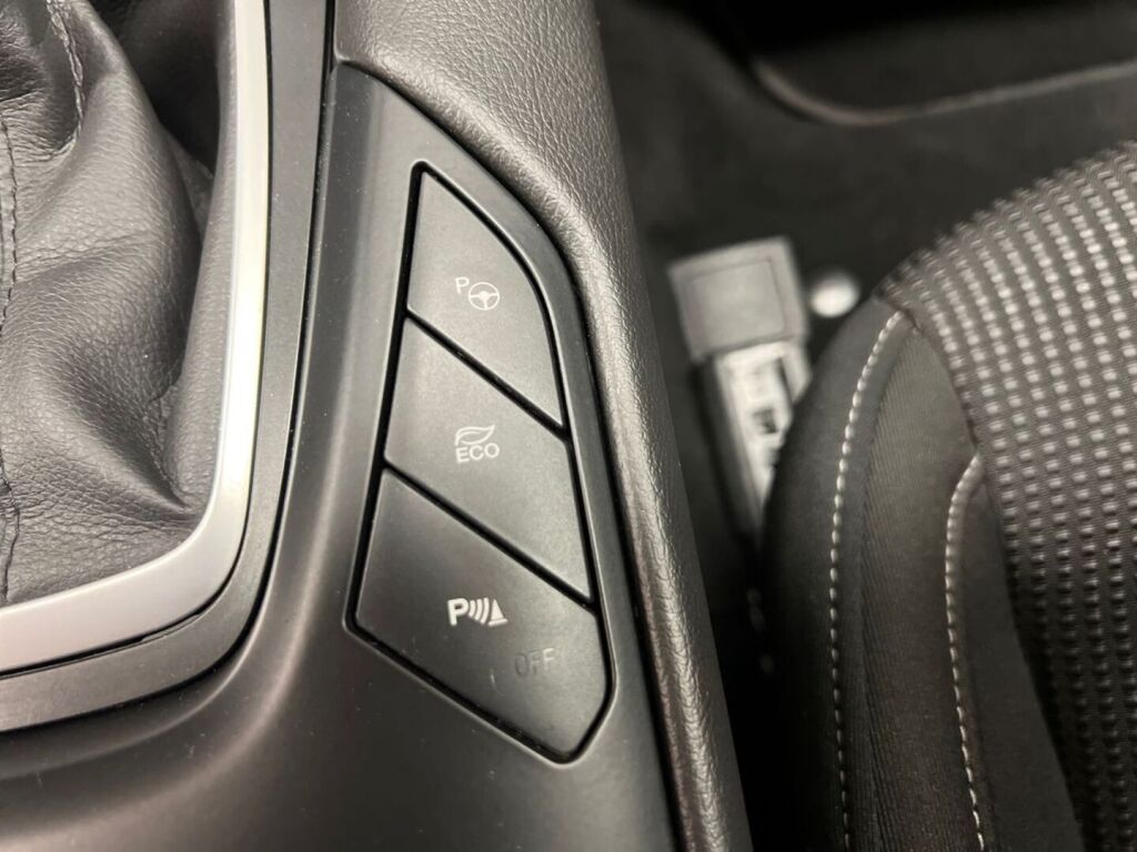 Ford Mondeo 2021 Valkoinen