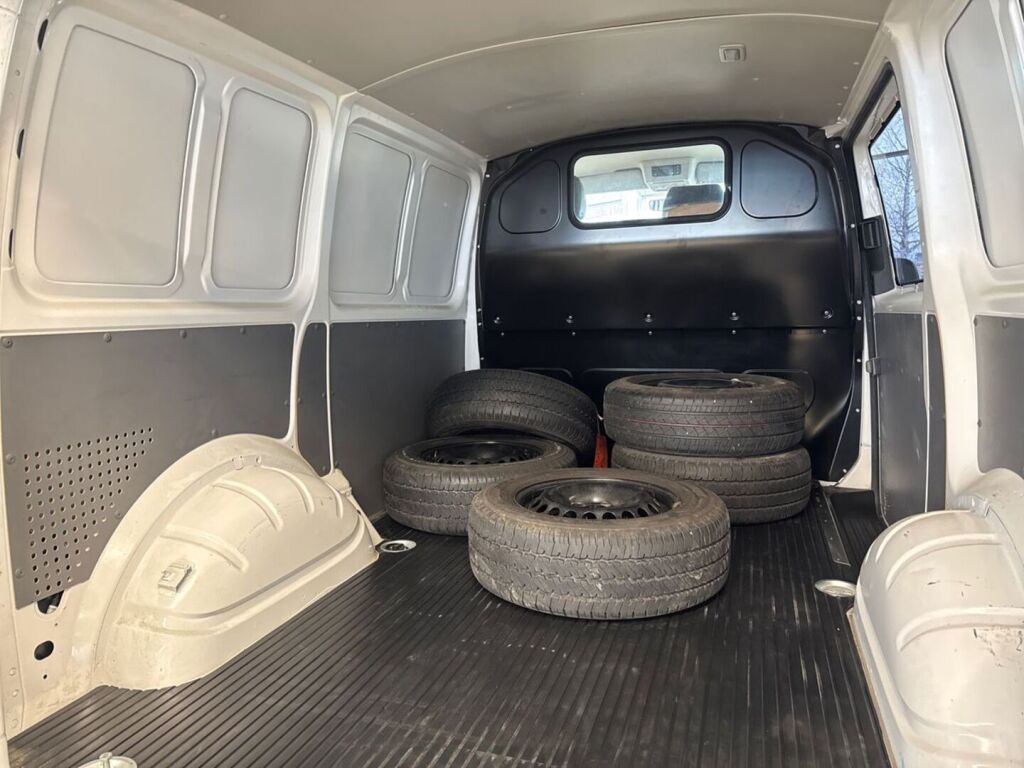 Volkswagen Transporter 2024 Valkoinen