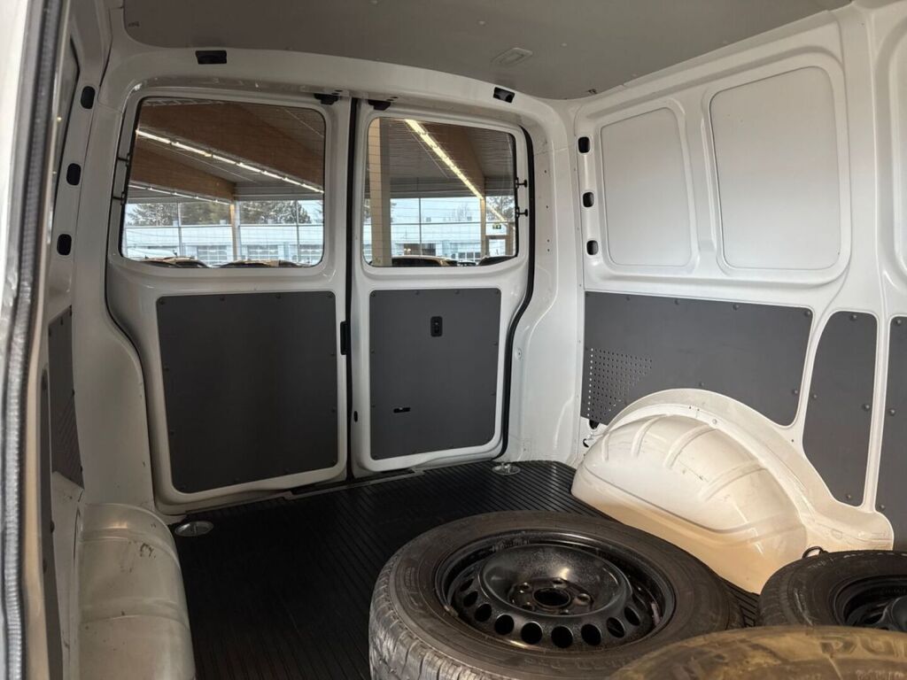 Volkswagen Transporter 2024 Valkoinen