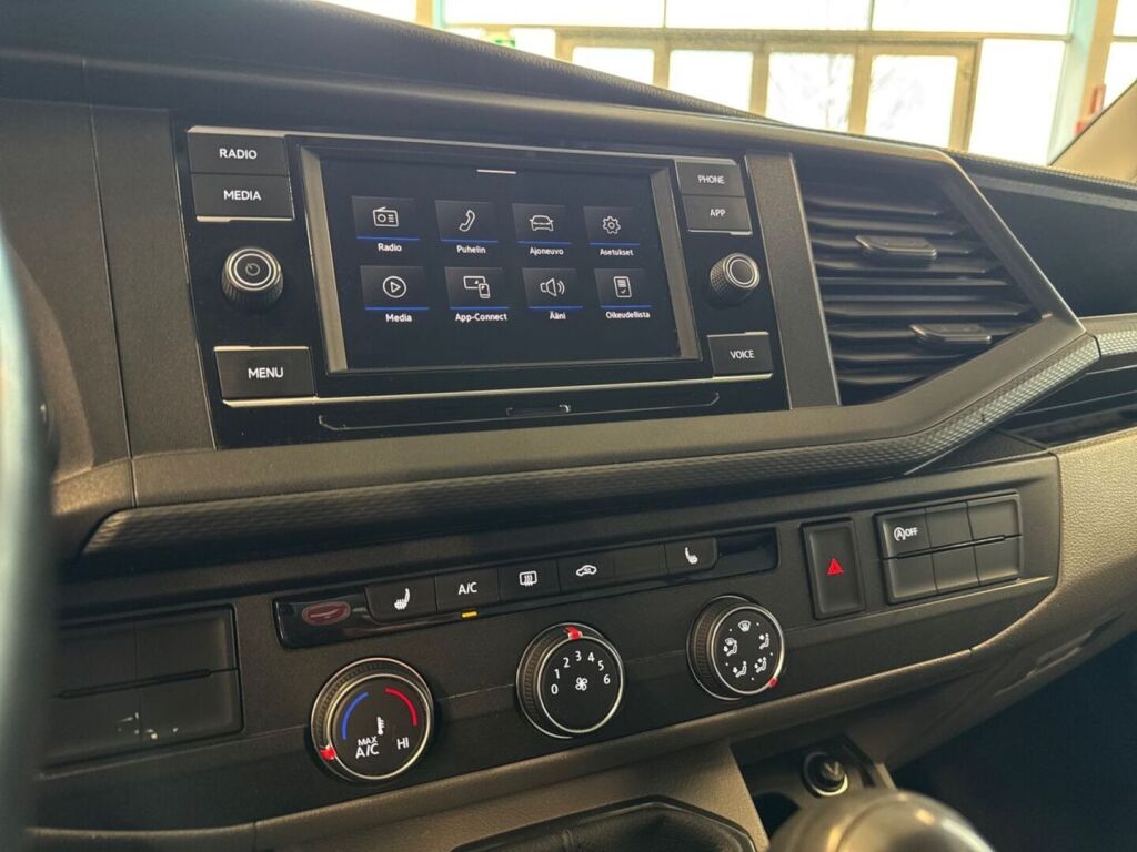 Volkswagen Transporter 2024 Valkoinen
