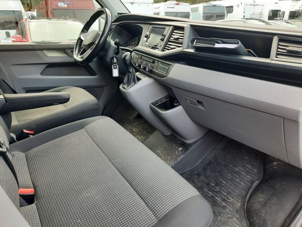 Volkswagen Transporter 2024 Valkoinen