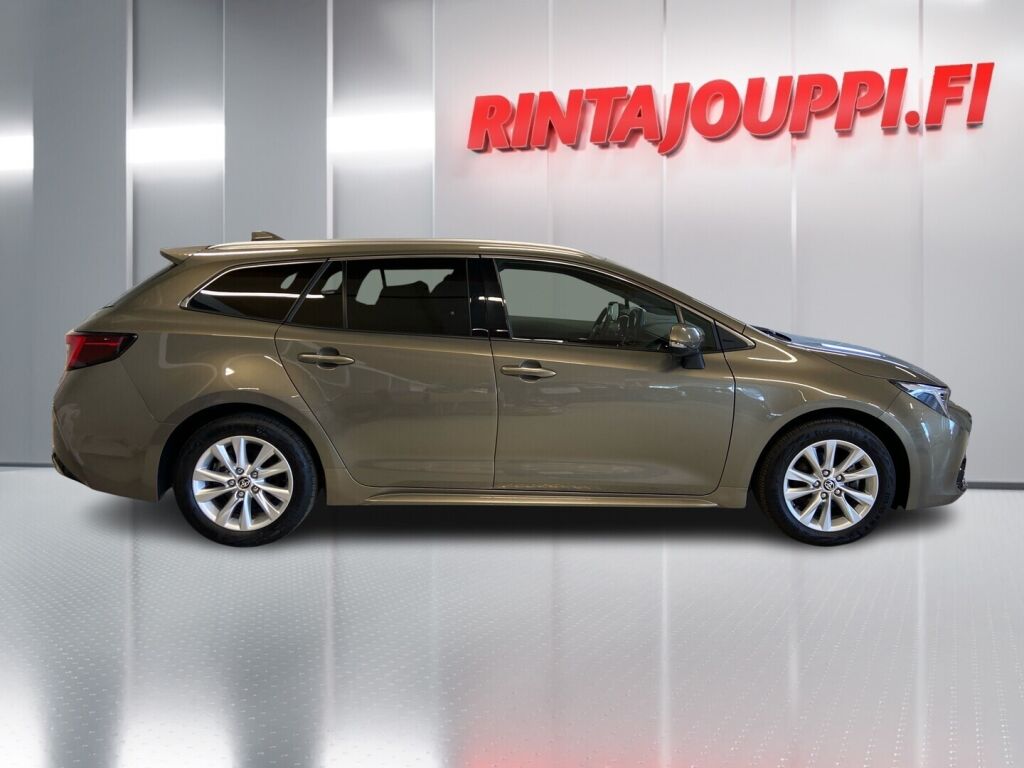 Toyota Corolla 2023 Ruskea (beige)
