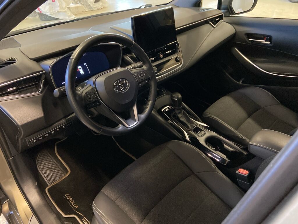 Toyota Corolla 2023 Ruskea (beige)