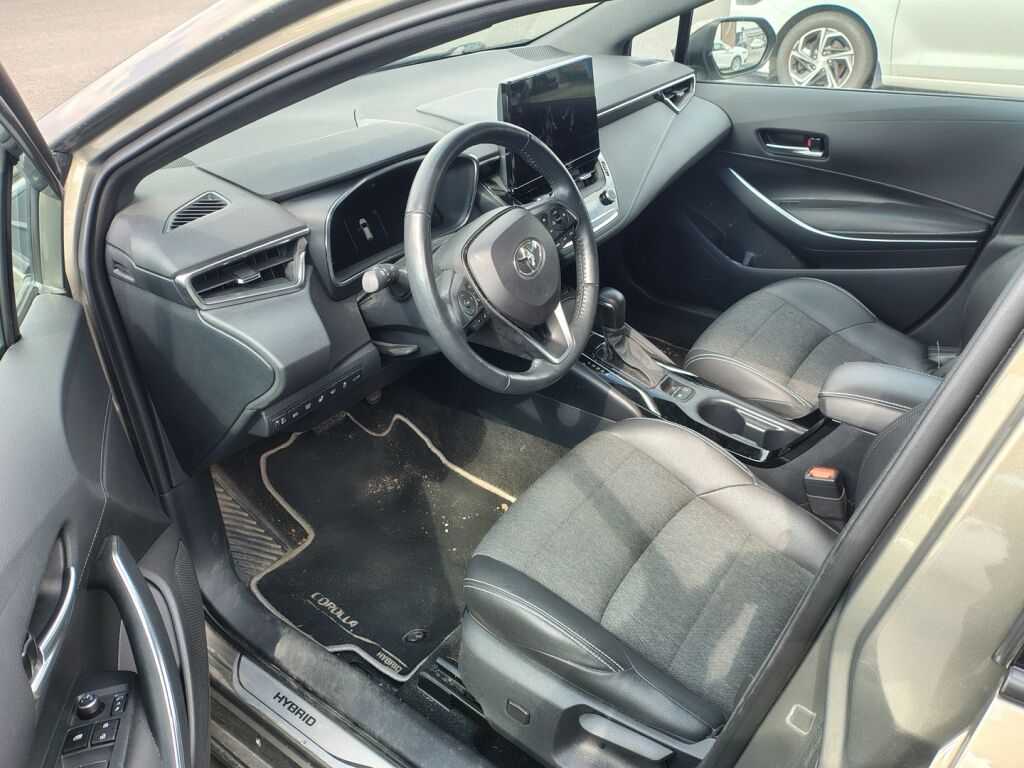 Toyota Corolla 2023 Ruskea (beige)