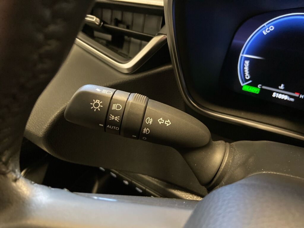 Toyota Corolla 2023 Ruskea (beige)