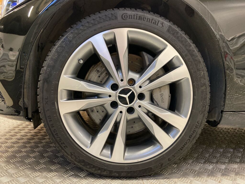 Mercedes-Benz C 2021 Musta