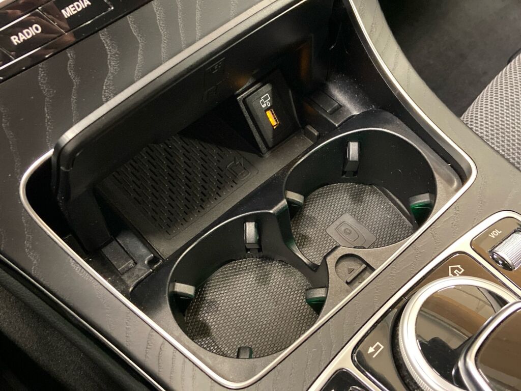 Mercedes-Benz C 2021 Musta