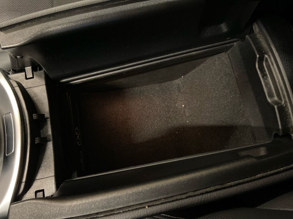 Mercedes-Benz C 2021 Musta