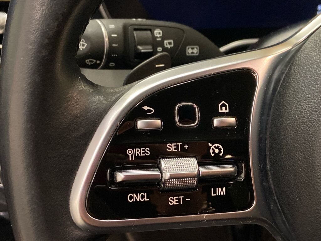 Mercedes-Benz C 2021 Musta