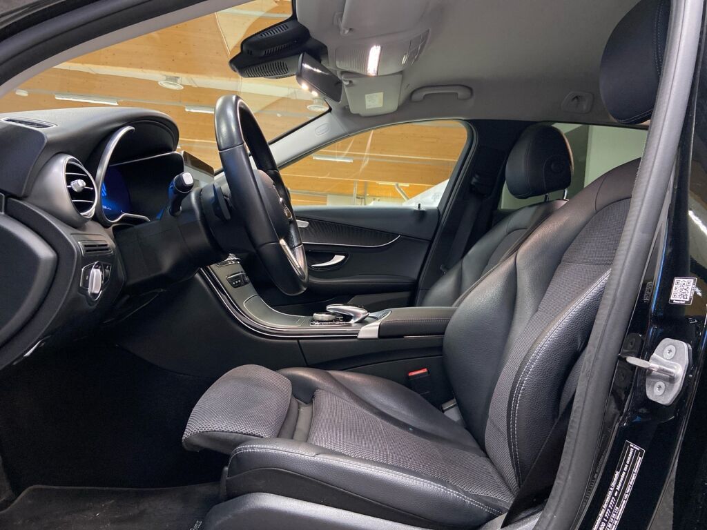 Mercedes-Benz C 2021 Musta