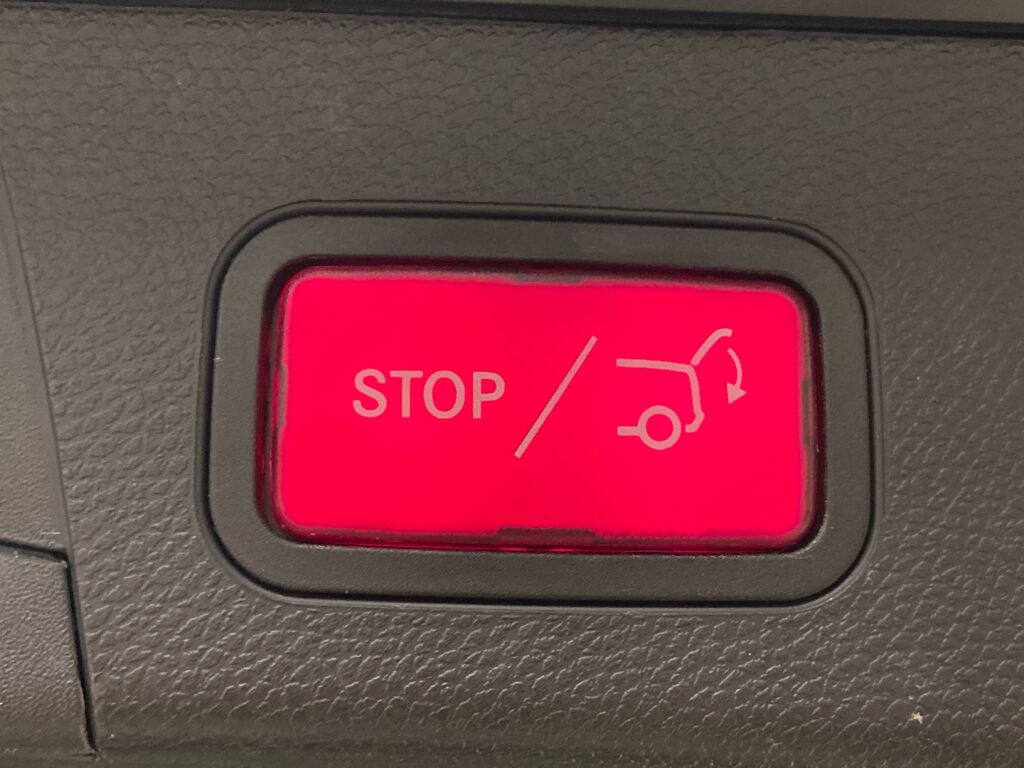 Mercedes-Benz C 2021 Musta