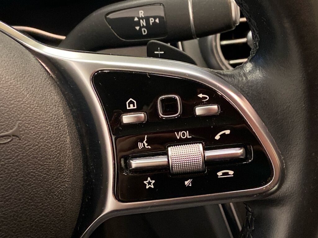 Mercedes-Benz C 2021 Musta