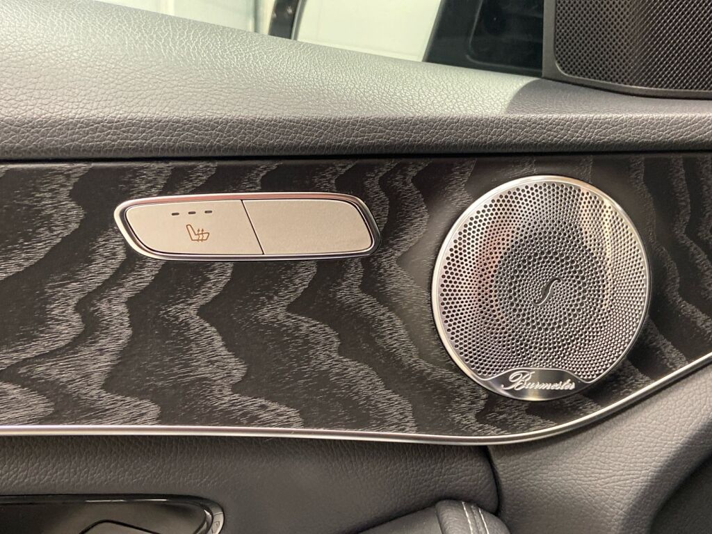 Mercedes-Benz C 2021 Musta