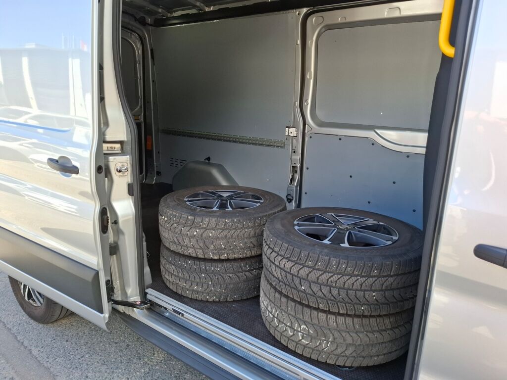 Ford Transit 2024 Harmaa