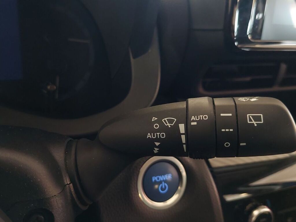 Toyota Yaris Cross 2024 Sininen
