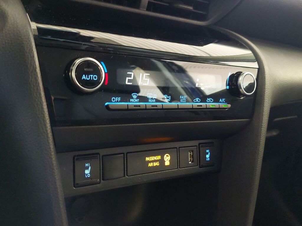 Toyota Yaris Cross 2024 Sininen