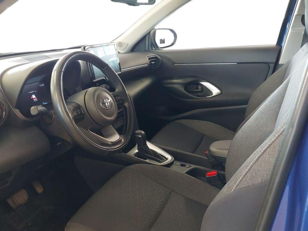 Toyota Yaris Cross 2024 Sininen