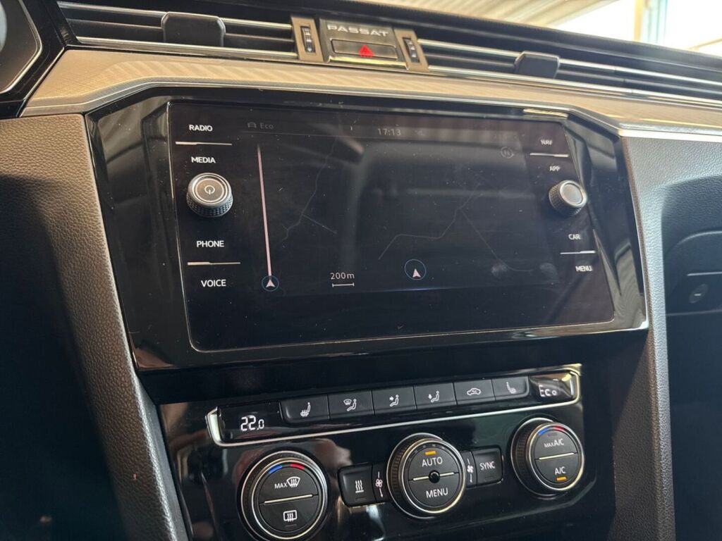 Volkswagen Passat 2019 Valkoinen