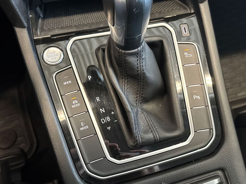 Volkswagen Passat 2019 Valkoinen