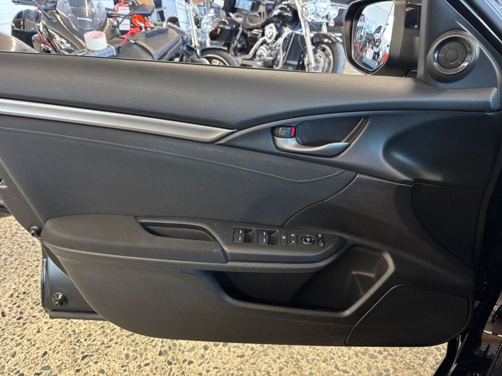 Honda Civic 2021 Musta