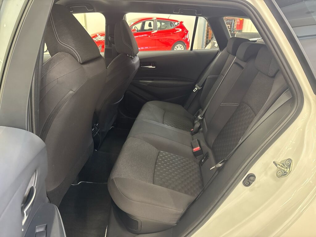 Toyota Corolla 2024 Valkoinen