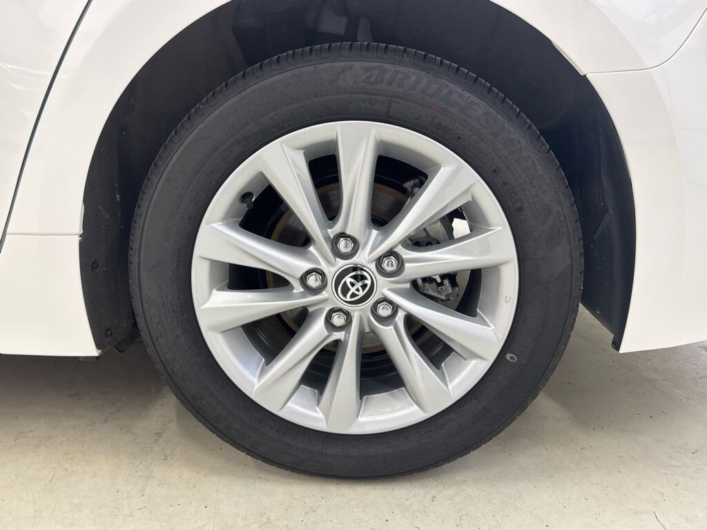 Toyota Corolla 2024 Valkoinen