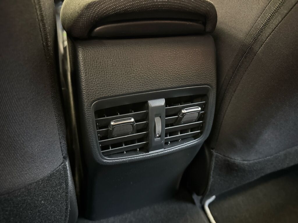 Toyota Corolla 2024 Valkoinen