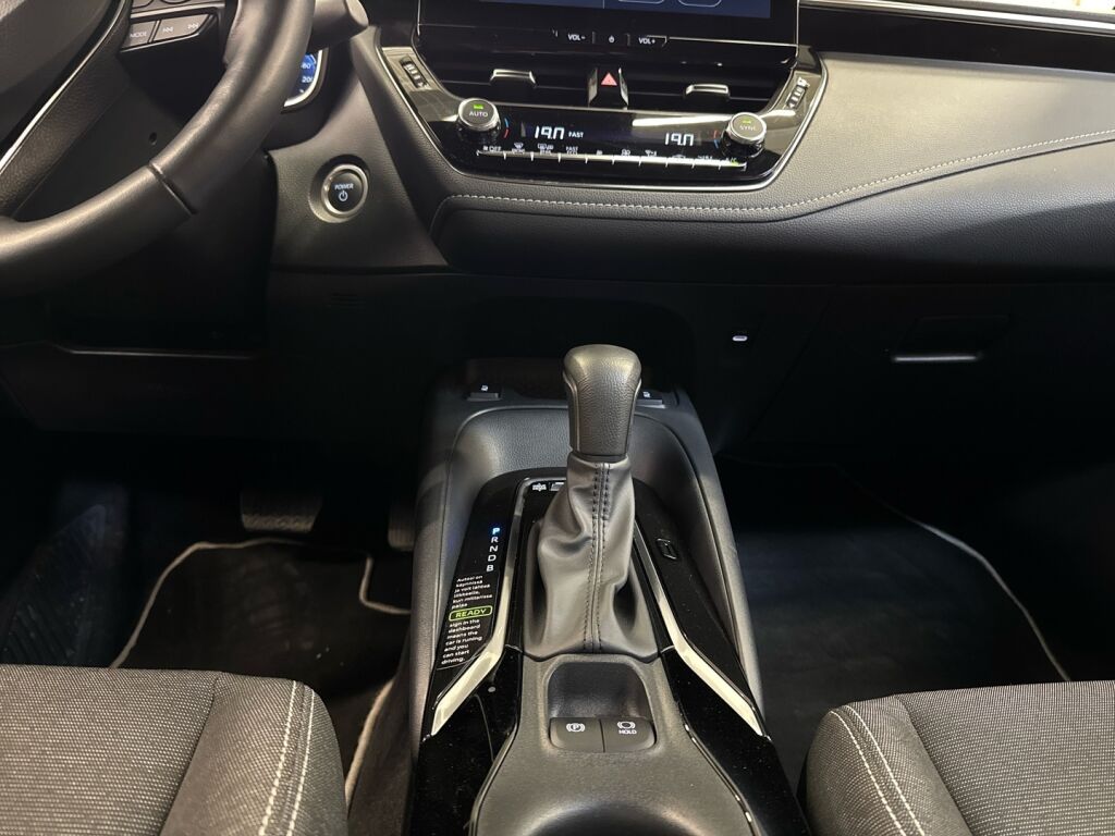 Toyota Corolla 2024 Valkoinen