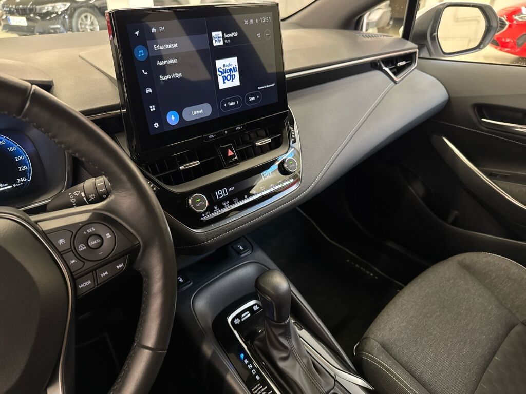 Toyota Corolla 2024 Valkoinen