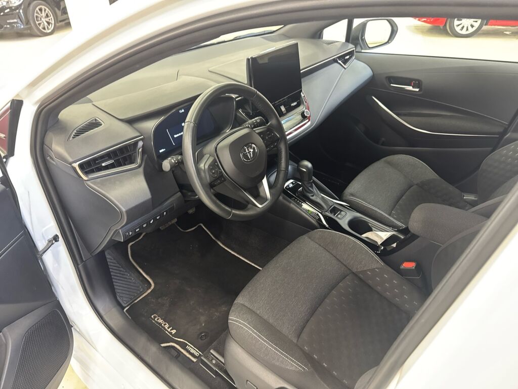 Toyota Corolla 2024 Valkoinen