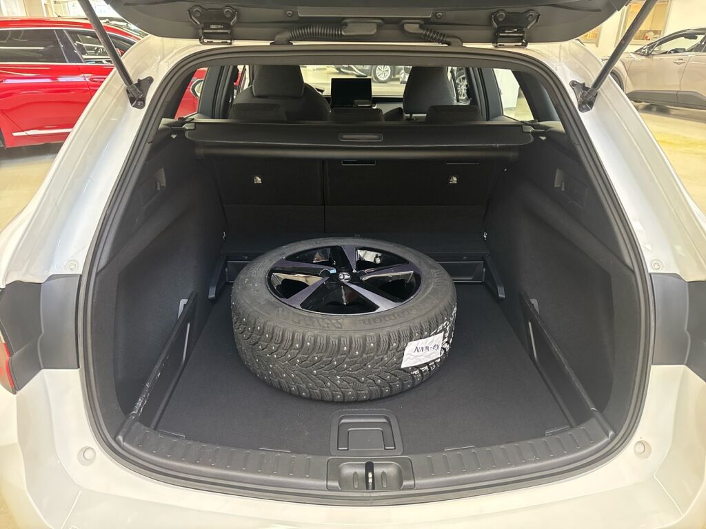 Toyota Corolla 2024 Valkoinen