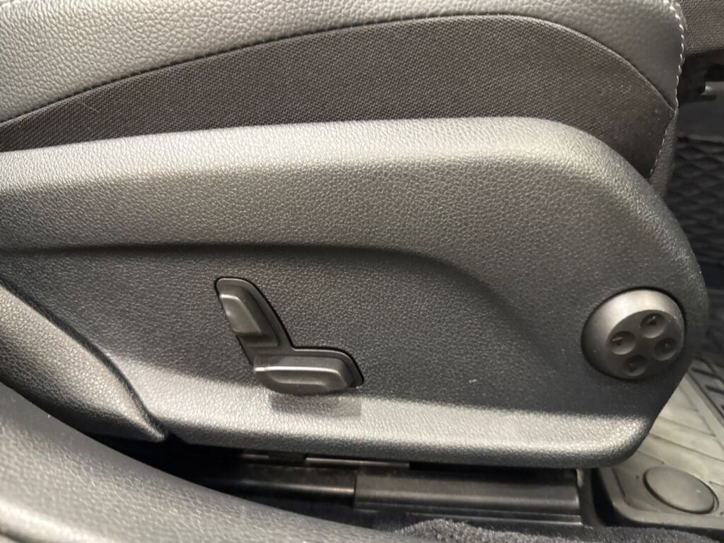 Mercedes-Benz C 2020 Musta