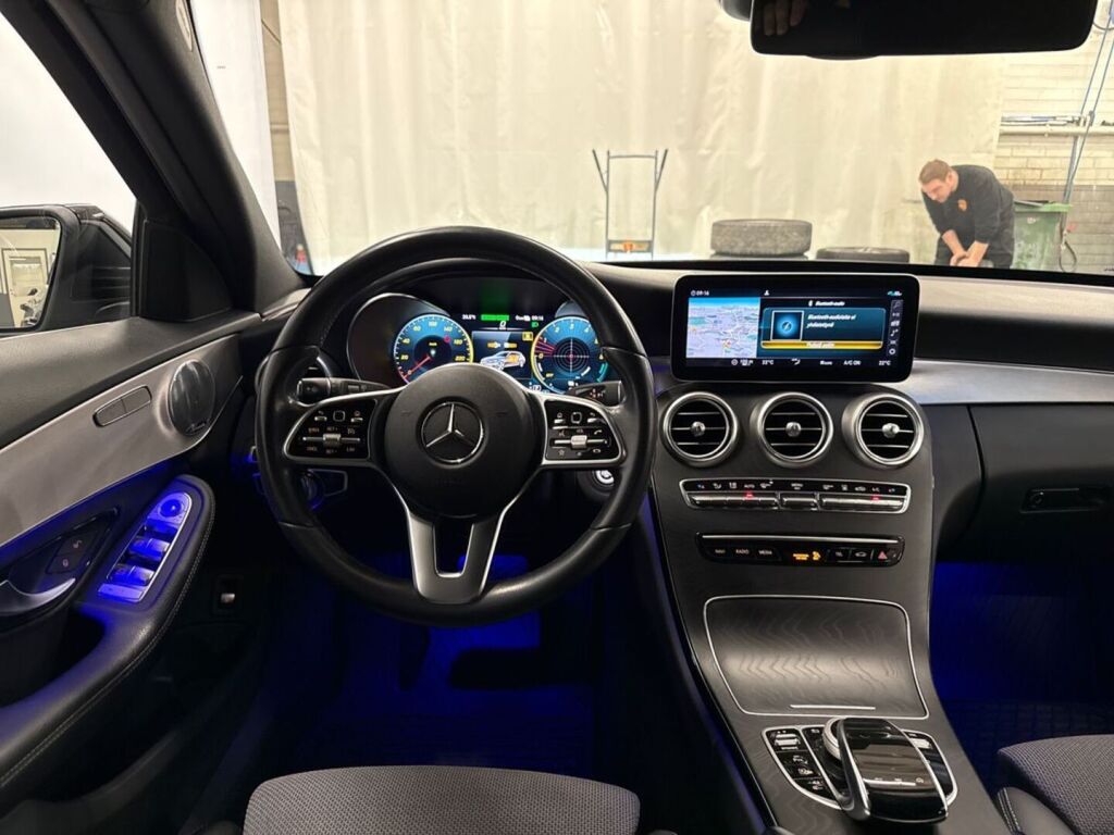 Mercedes-Benz C 2020 Musta
