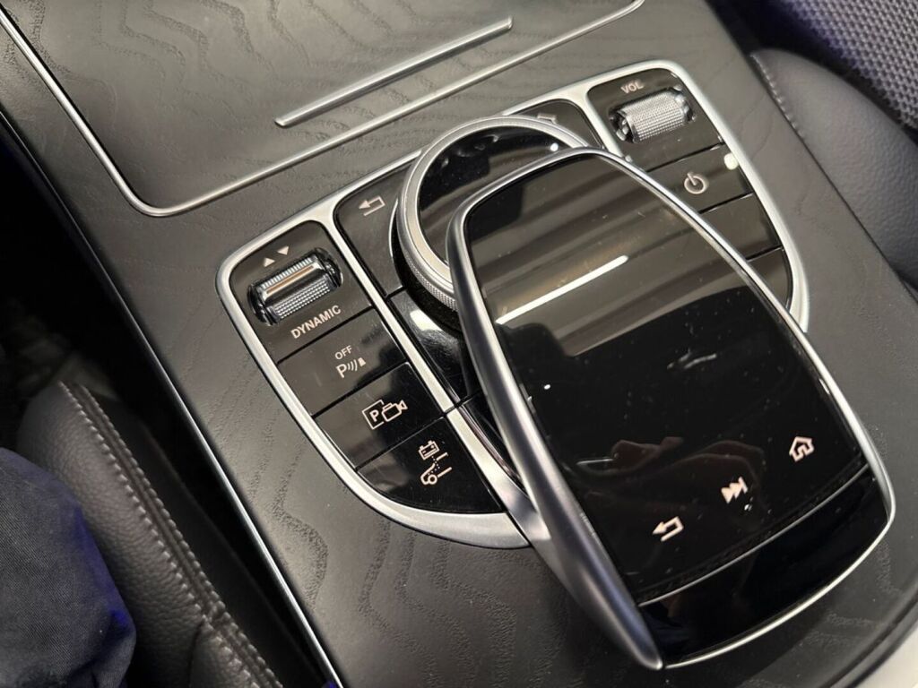 Mercedes-Benz C 2020 Musta