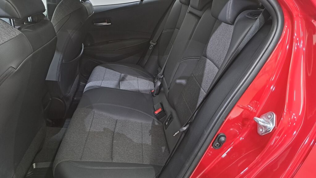 Toyota Corolla 2021 Punainen