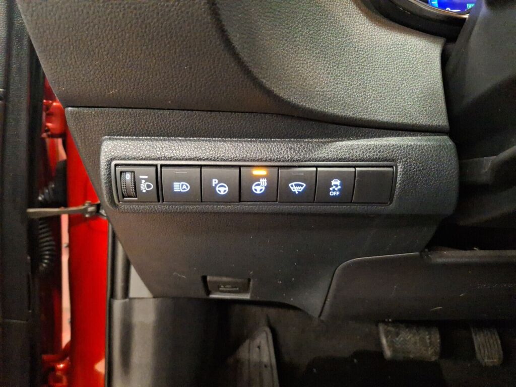 Toyota Corolla 2021 Punainen