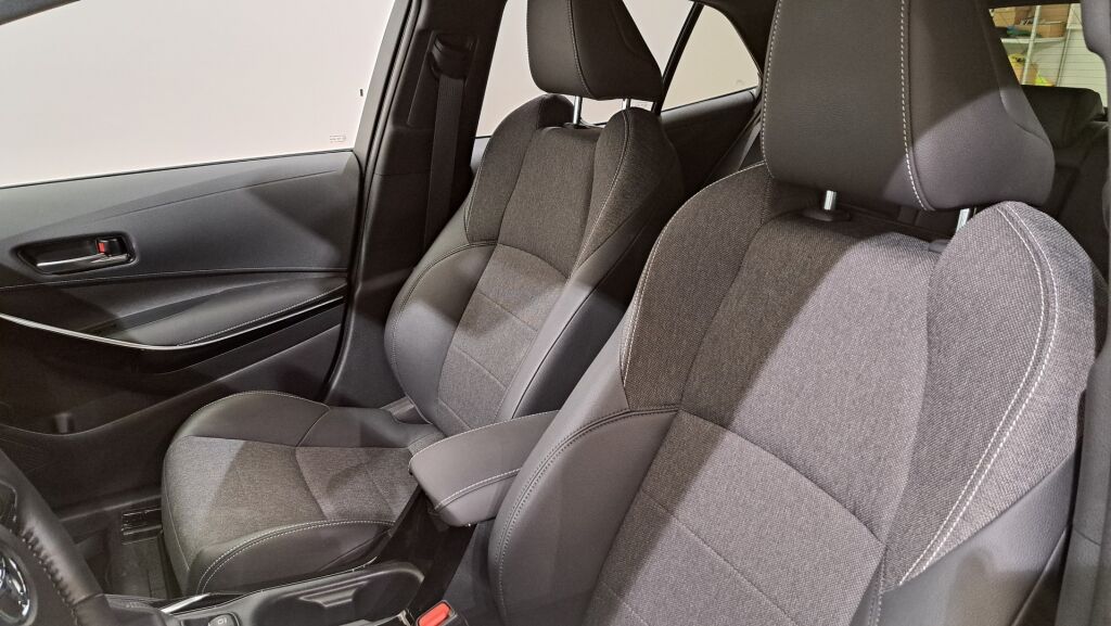 Toyota Corolla 2021 Punainen