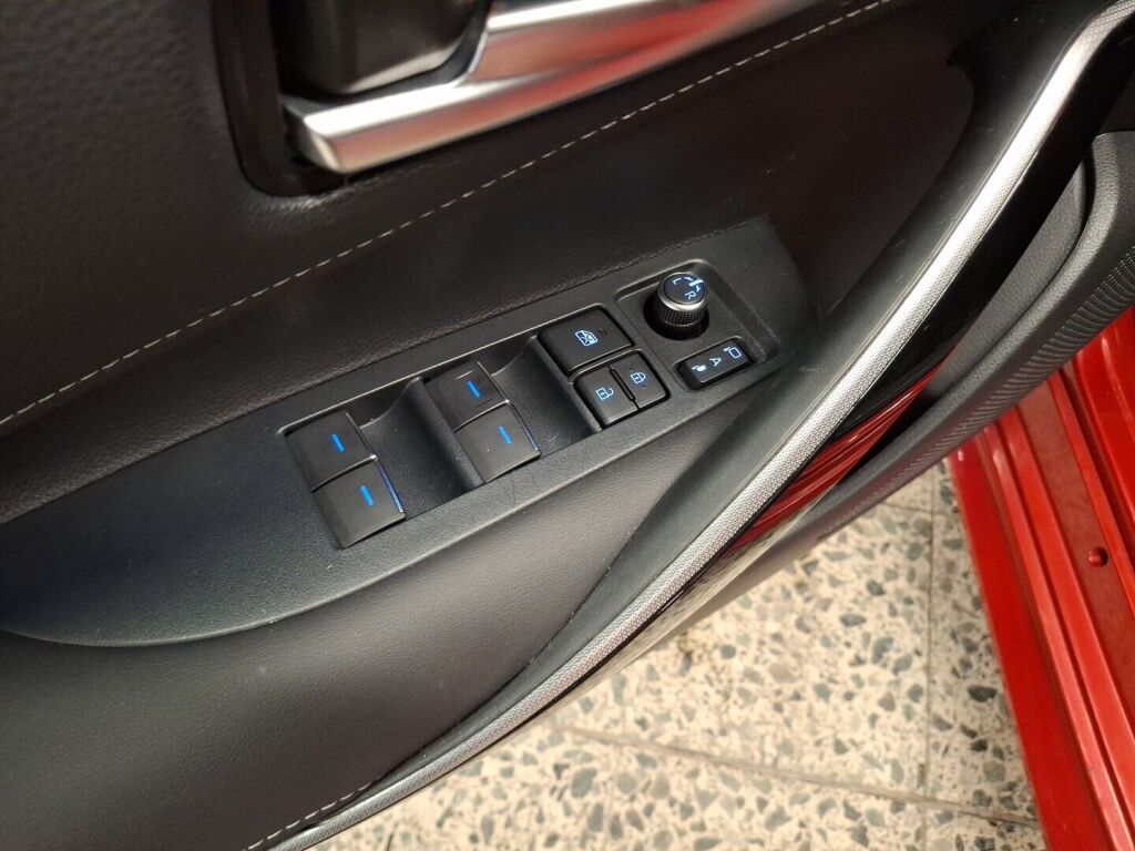 Toyota Corolla 2021 Punainen