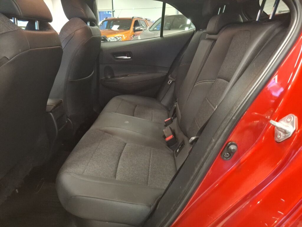 Toyota Corolla 2021 Punainen