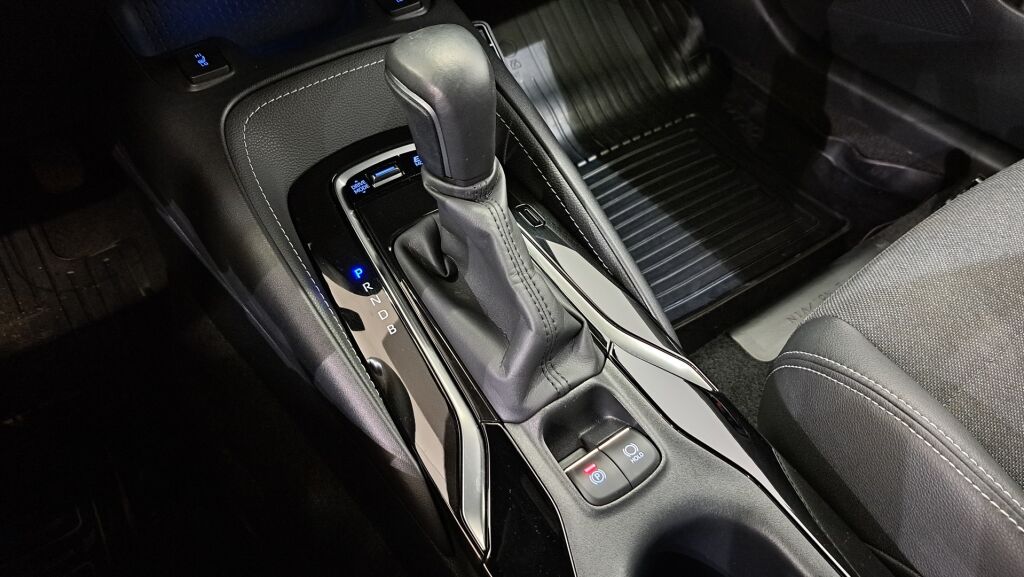 Toyota Corolla 2021 Punainen