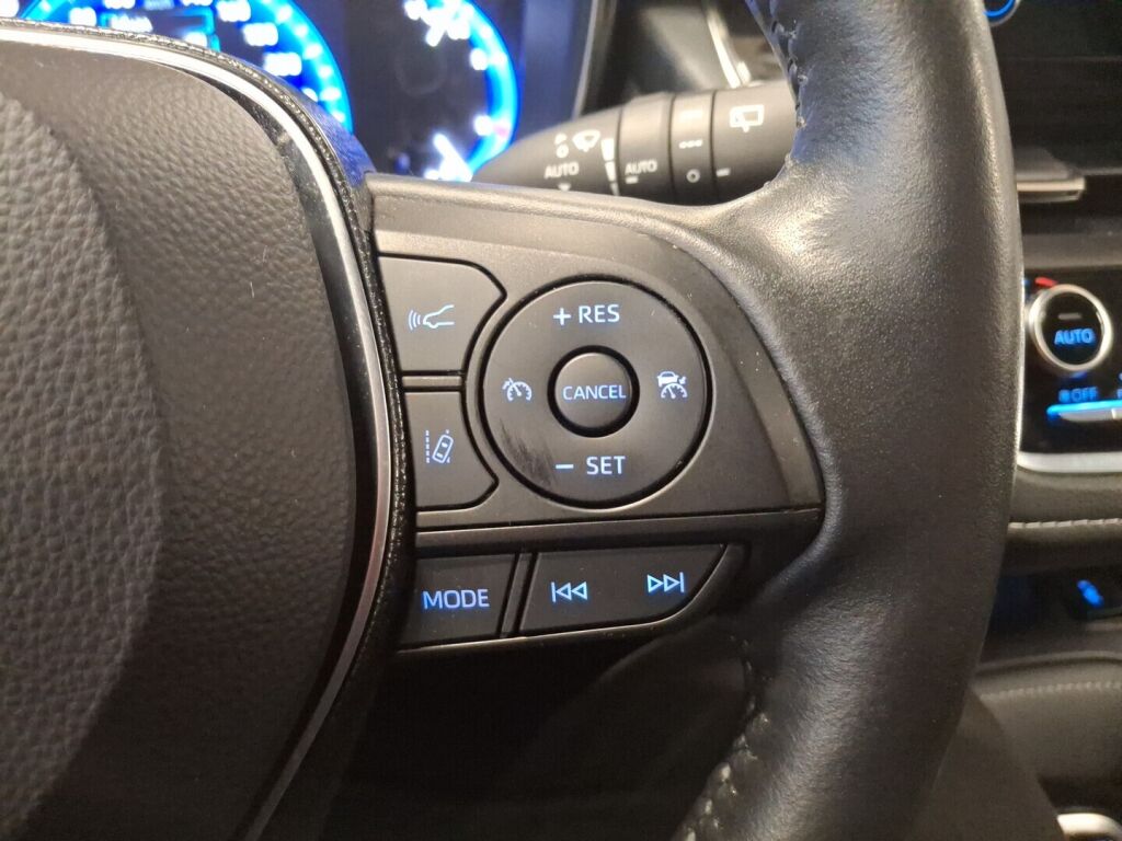 Toyota Corolla 2021 Punainen