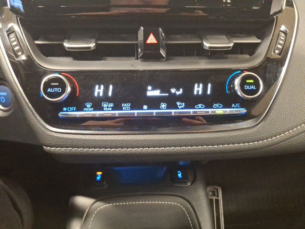 Toyota Corolla 2021 Punainen