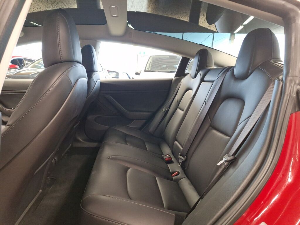 Tesla Model 3 2019 Punainen