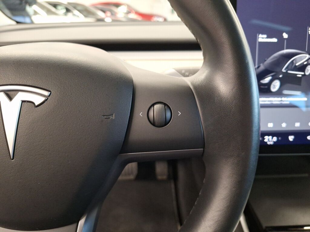 Tesla Model 3 2019 Punainen