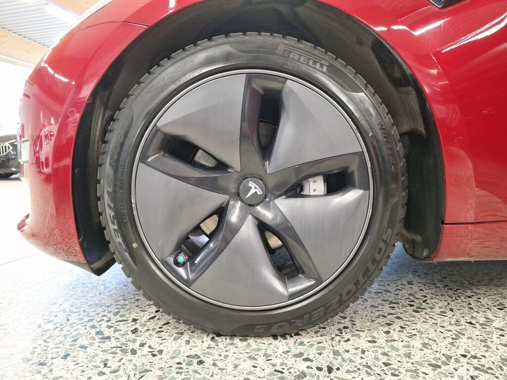 Tesla Model 3 2019 Punainen
