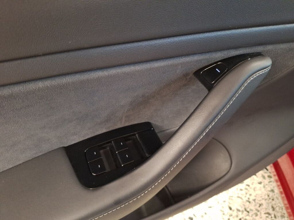 Tesla Model 3 2019 Punainen