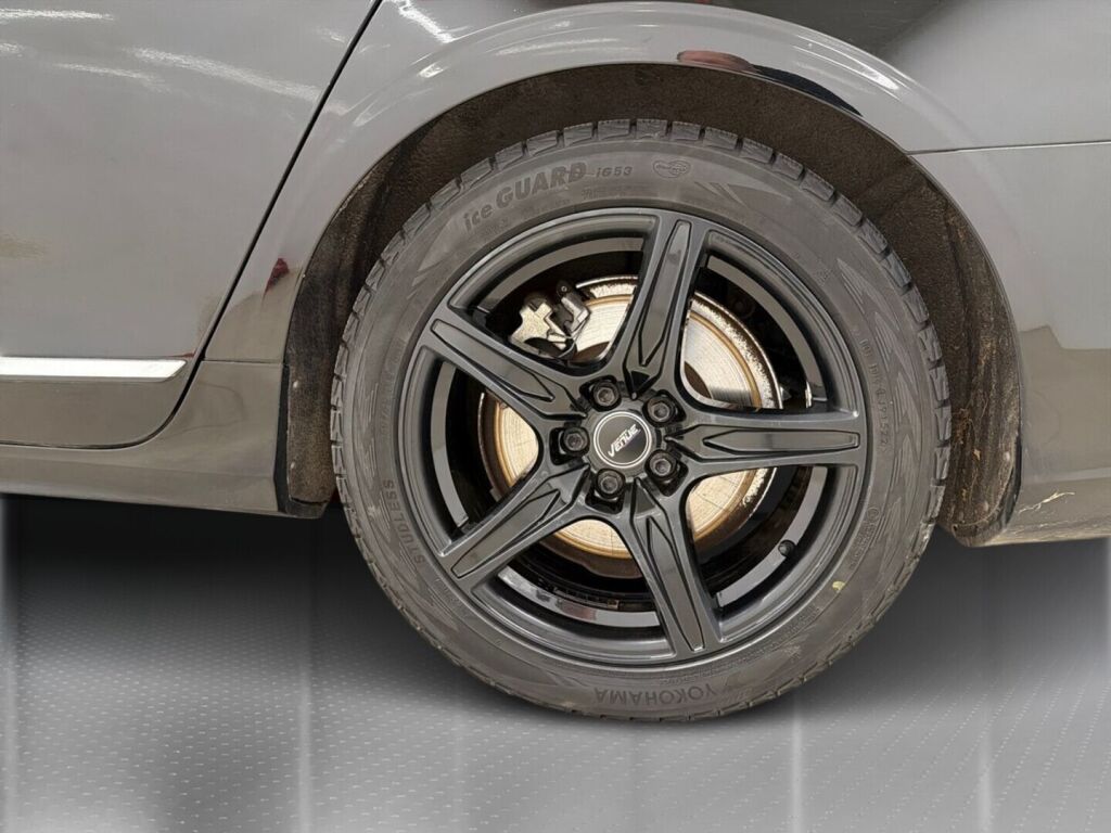 Volvo V90 2020 Musta