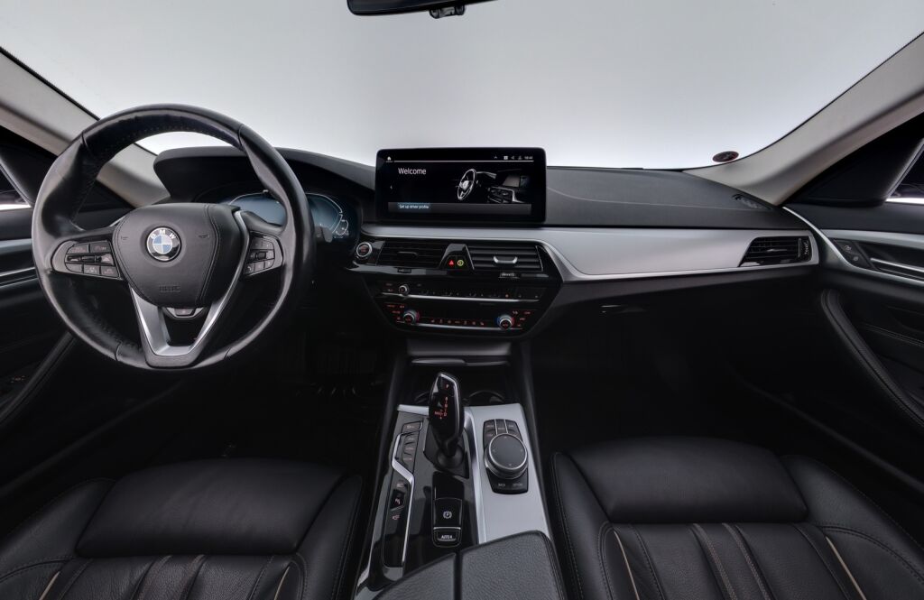BMW 530 2021 Musta